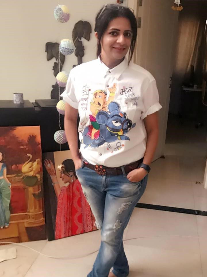 Artist Aparna Shere wearing a hand painted Shirt made by her